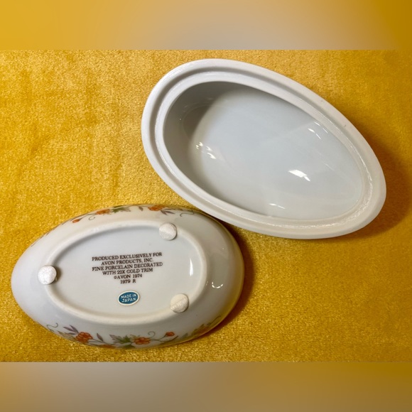 Avon Butterfly Fantasy Porcelain Egg 1979 - Picture 6 of 7